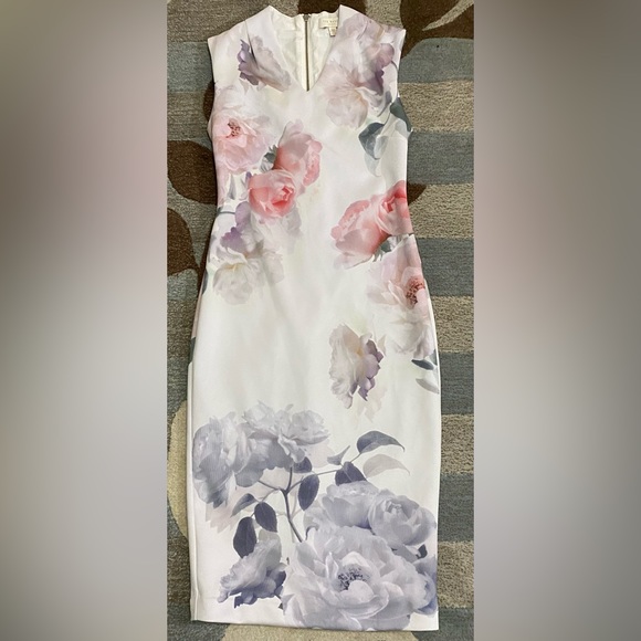 Ted Baker Sleeveless Marah Bouquet Bodycon Photo Realistic Floral Dress - Picture 3 of 9